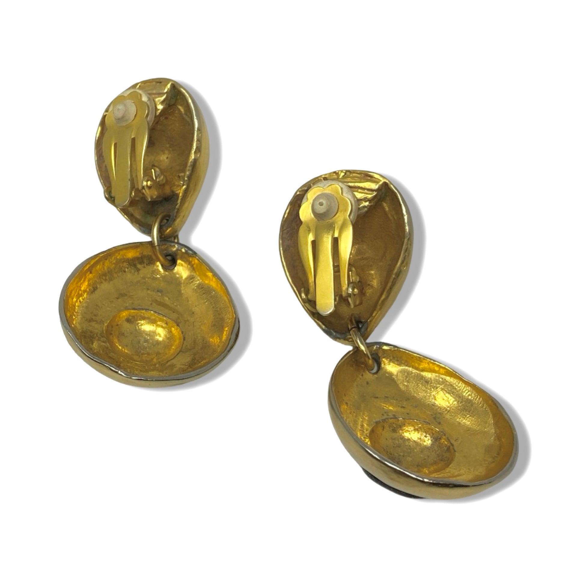 Center Dot Tear Drop Clip On Earrings