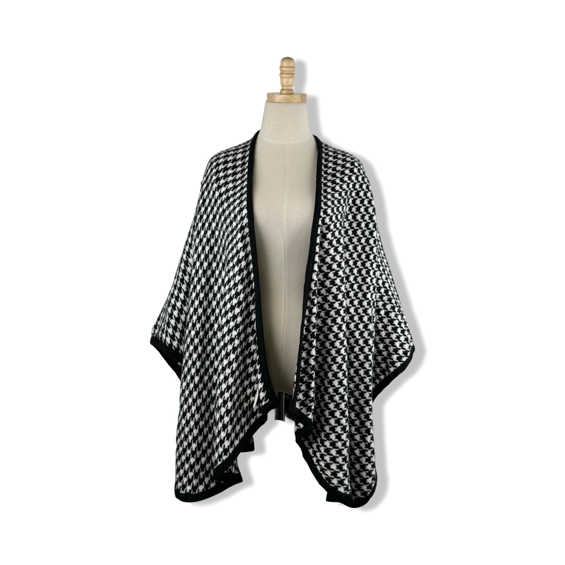 Fraas Houndstooth Ruana