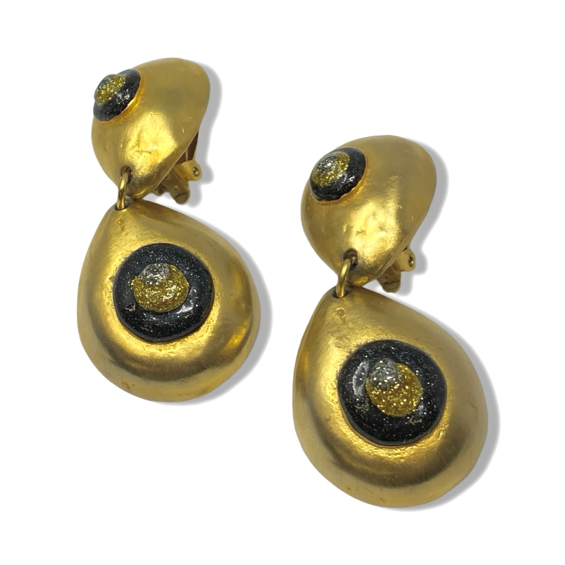 Center Dot Tear Drop Clip On Earrings